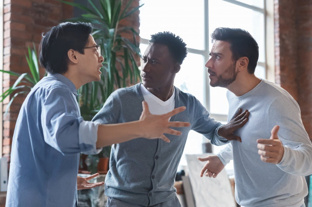 On voit 3 hommes entrain de se battre et de s'insulter on comprend qu'est ce qu'un conflit ?